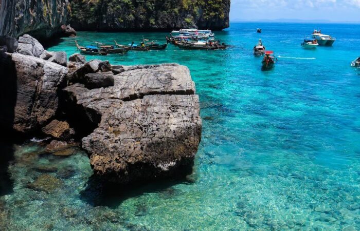 Loh Sama Bay Phi Phi islands speedboat trip Sea Eagle