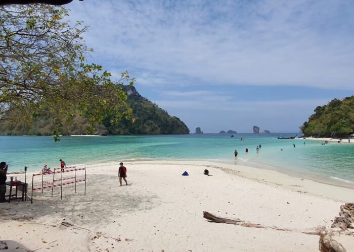 Talaywaek Separated Sea 4 Islands speedboat trip Sand bank Krabi Sea Eagle Tour